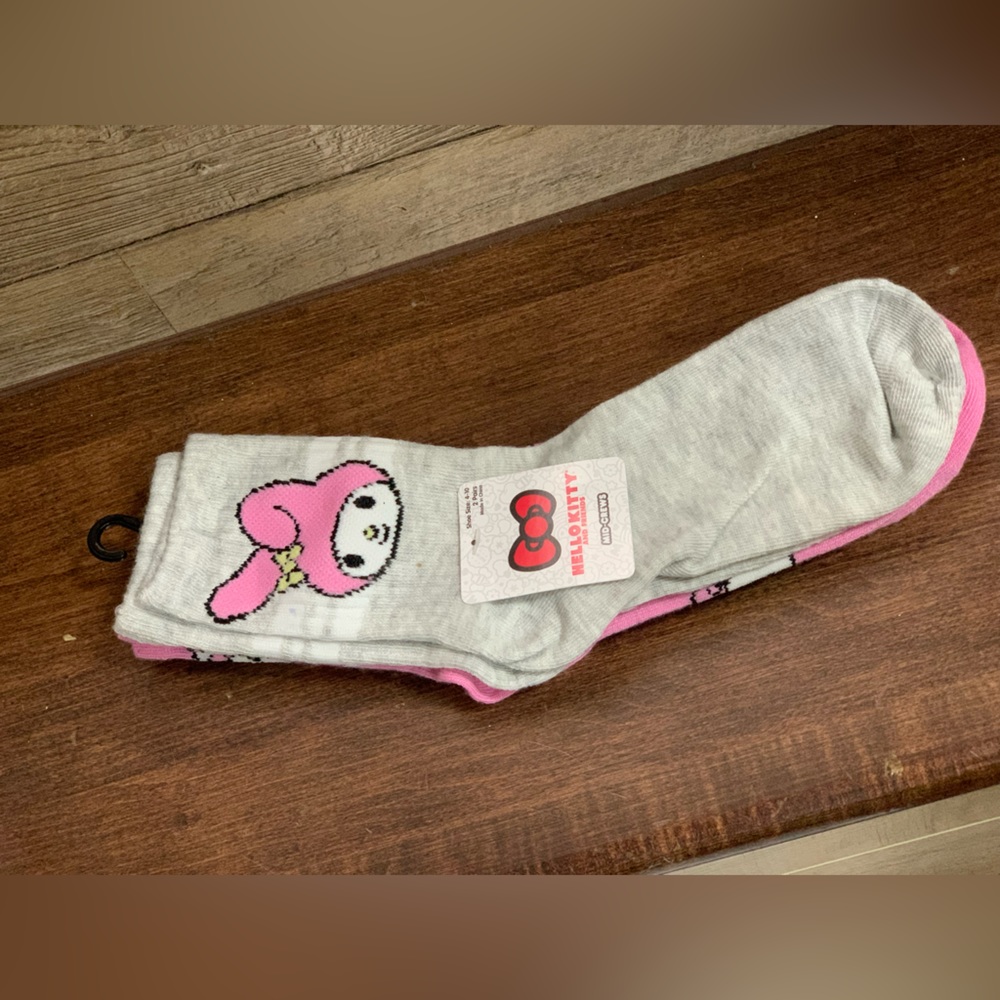 2 Pk Hello Kitty Crew Socks - Picture 3 of 7